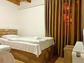 Отели типа «постель и завтрак» Old City Hotel Кутаиси Классический трехместный номер-9