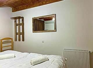 Отели типа «постель и завтрак» Old City Hotel Кутаиси Классический трехместный номер-14