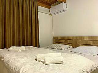 Отели типа «постель и завтрак» Old City Hotel Кутаиси Классический трехместный номер-16