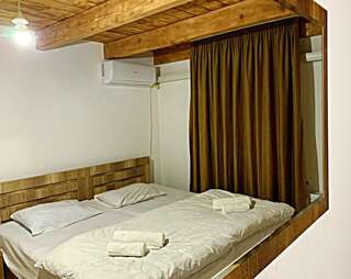 Отели типа «постель и завтрак» Old City Hotel Кутаиси Классический трехместный номер-17