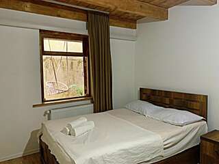 Отели типа «постель и завтрак» Old City Hotel Кутаиси Классический трехместный номер-22