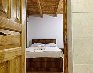 Отели типа «постель и завтрак» Old City Hotel Кутаиси Классический трехместный номер-24