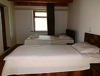 Отели типа «постель и завтрак» Old City Hotel Кутаиси Классический трехместный номер-26